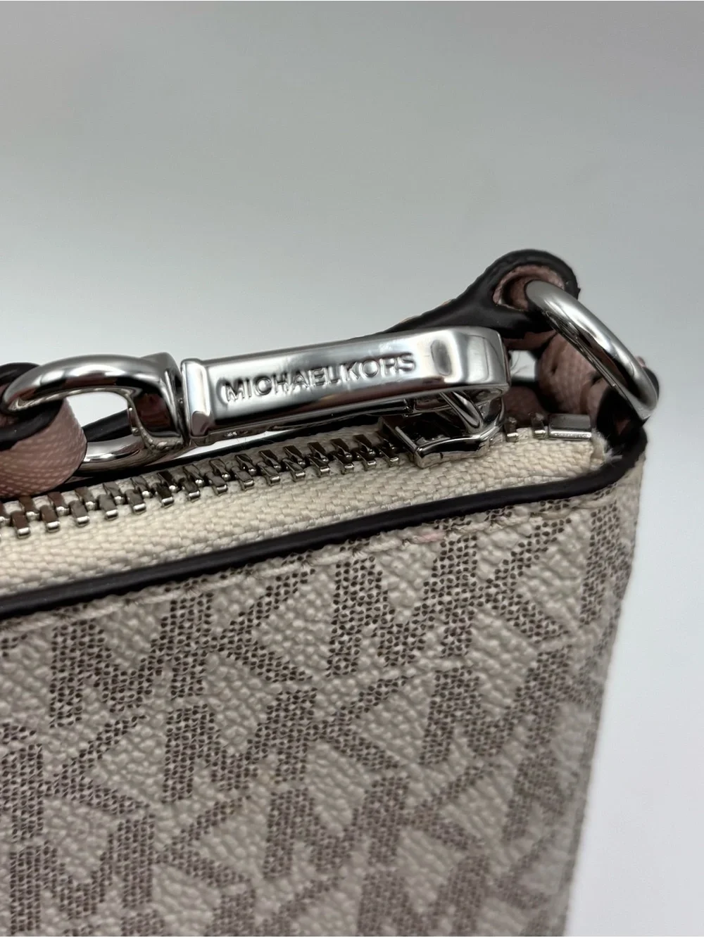 Michael Kors Beige & Pink Signature Stripe Wristlet